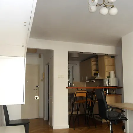 Wroclaw University Apartment *