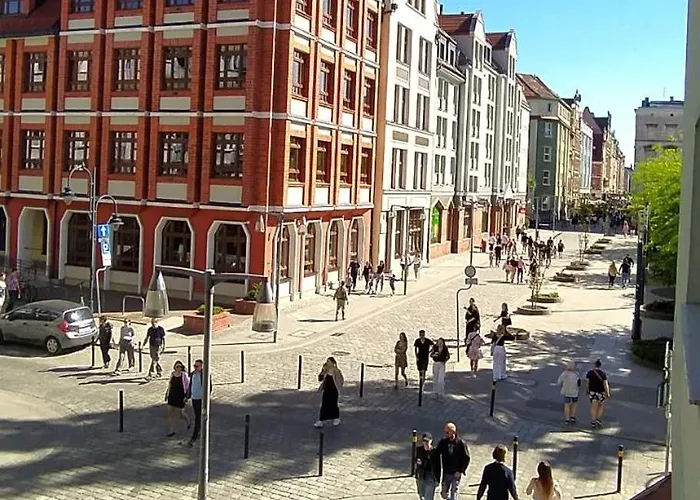 Wroclaw University Apartment *