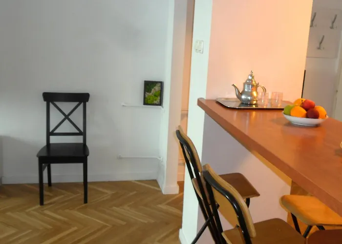 Wroclaw University Apartment *